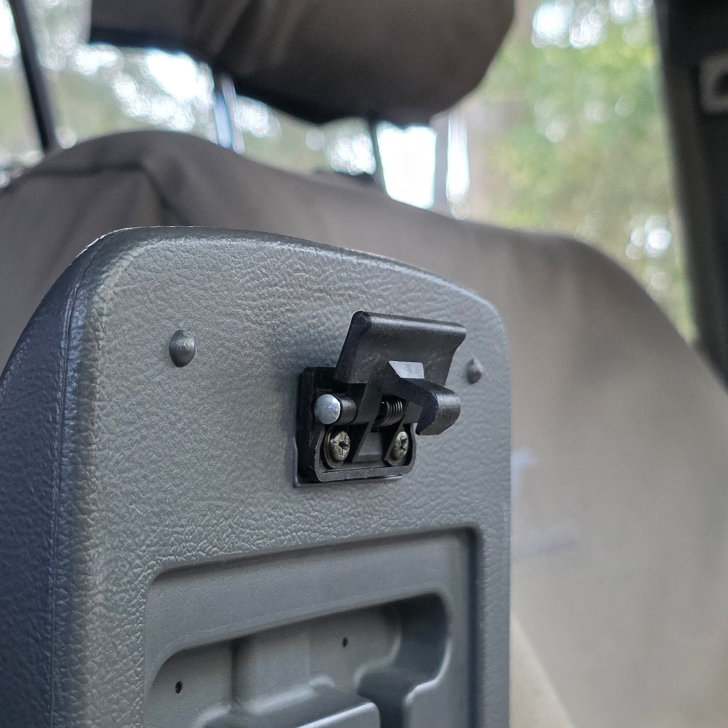 Replacement center console latches to suit a wide array of Toyota vehicles including landcruiser prado 80 series 70 series 100 series hilux