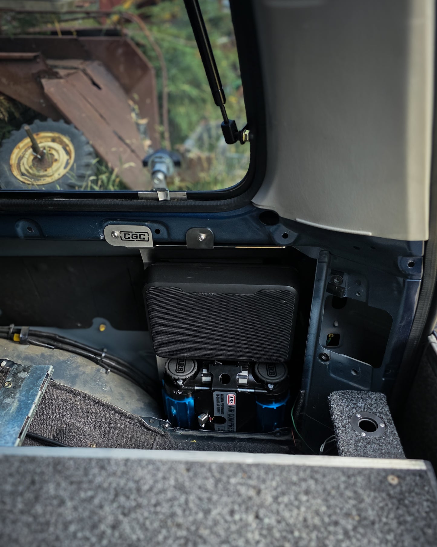 Optimise your interior cabin space with our custom Laser cut and CNC folded universal rear quarter bracket. Suits ARB Twin, Single compressors and slimlime subwoofer.